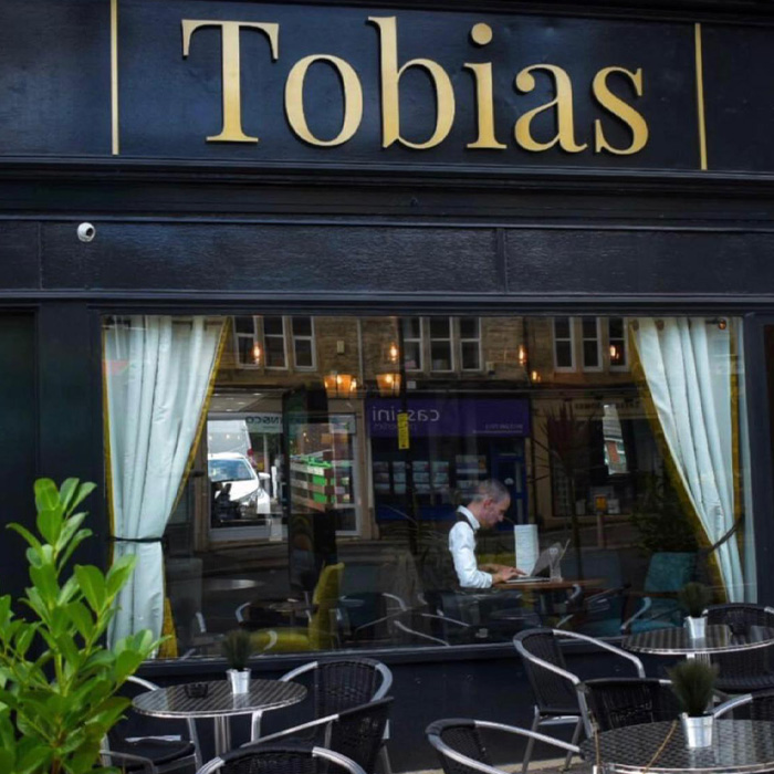 Outlets 19 tobias oakwood logo
